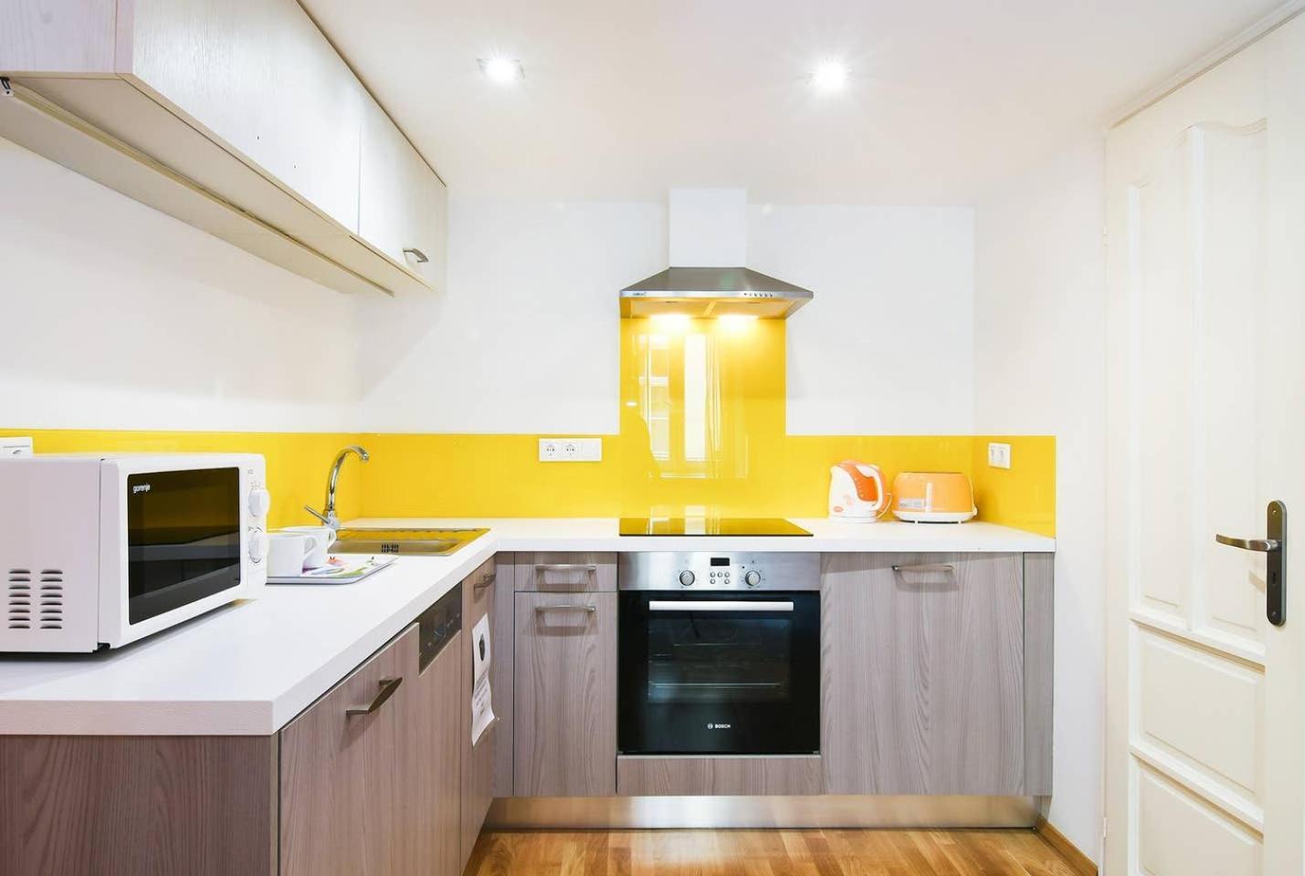Central & Colorful Studio With Air Conditioning บูดาเปสต์ ภายนอก รูปภาพ