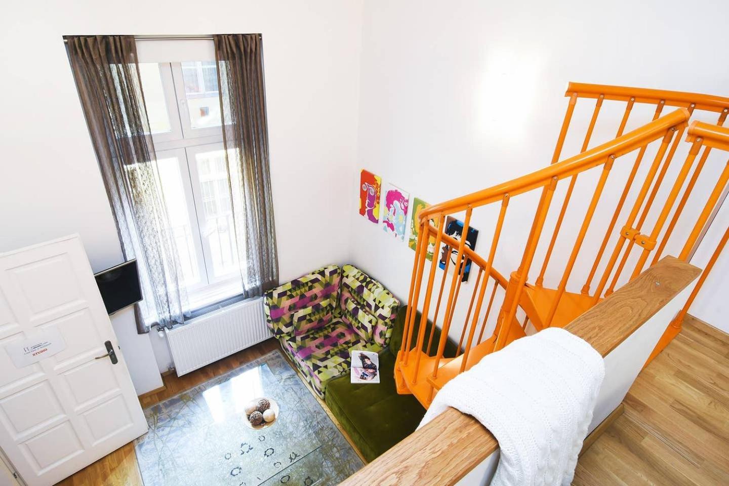 Central & Colorful Studio With Air Conditioning บูดาเปสต์ ภายนอก รูปภาพ